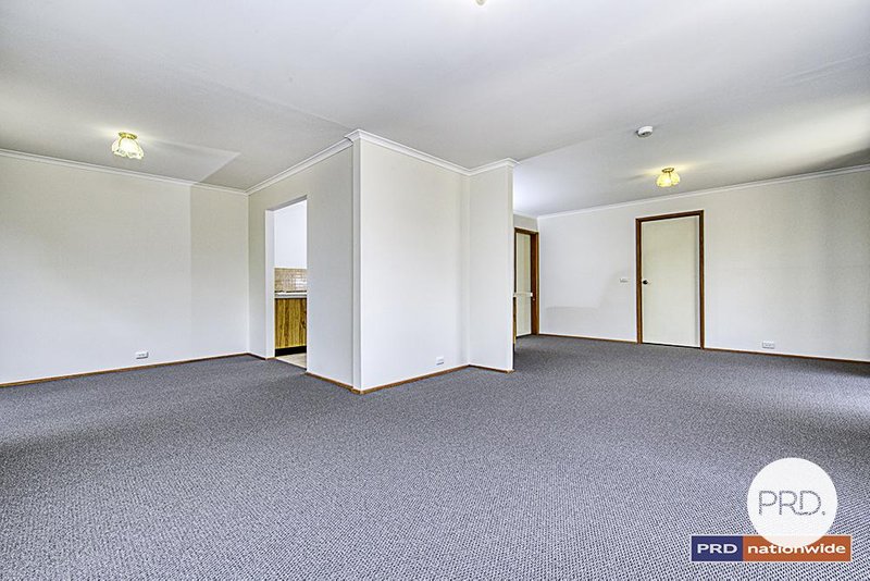 Photo - 26 Wedgwood Close, Chisholm ACT 2905 - Image 4