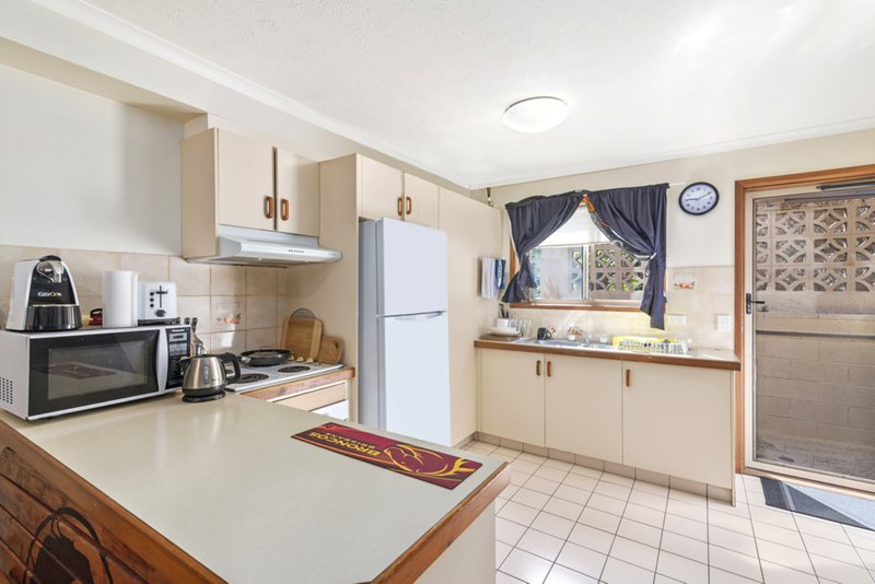 Photo - 2/6 Weeumba Street, Currumbin QLD 4223 - Image 4