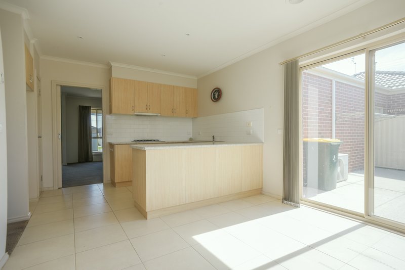 Photo - 26 Westcliffe Crescent, Sebastopol VIC 3356 - Image 3