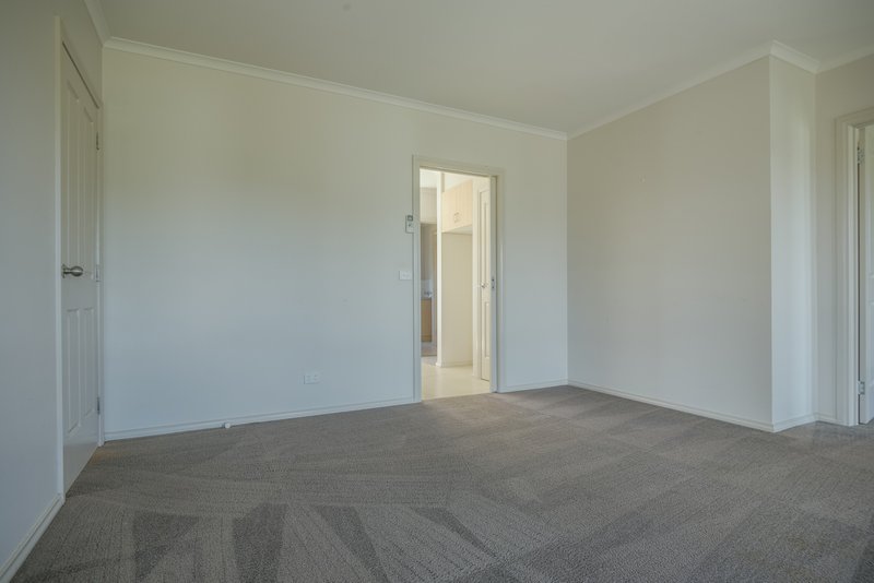 Photo - 26 Westcliffe Crescent, Sebastopol VIC 3356 - Image 6