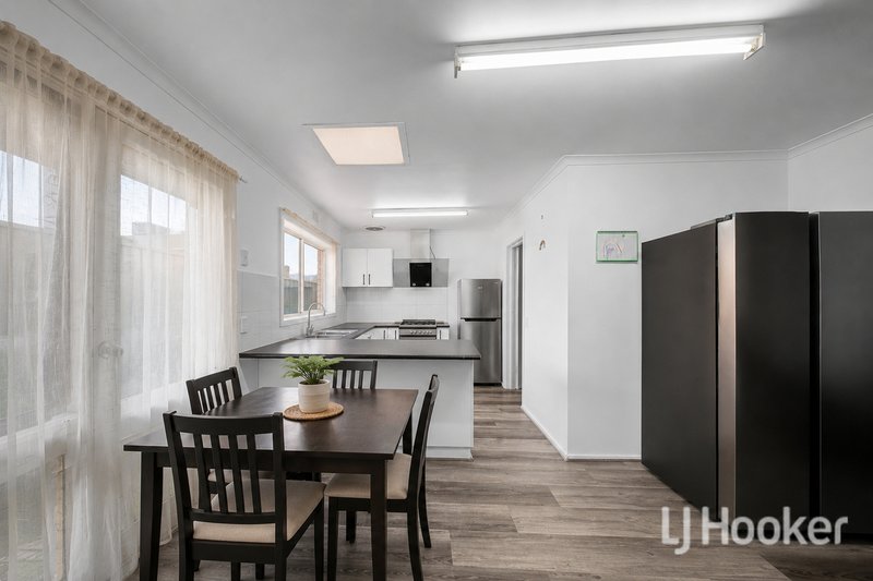 Photo - 26 Westmelton Drive, Melton West VIC 3337 - Image 3