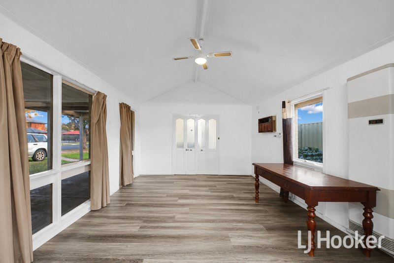 Photo - 26 Westmelton Drive, Melton West VIC 3337 - Image 4