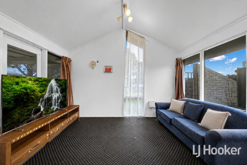 Photo - 26 Westmelton Drive, Melton West VIC 3337 - Image 5