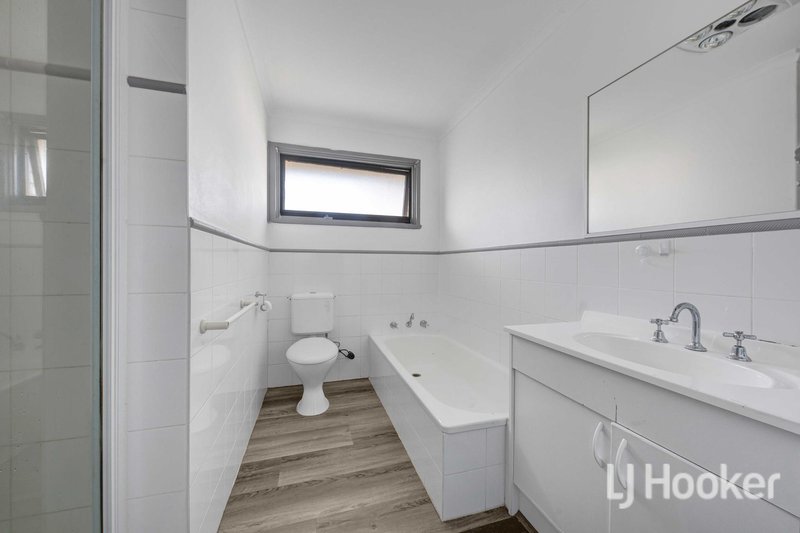 Photo - 26 Westmelton Drive, Melton West VIC 3337 - Image 7