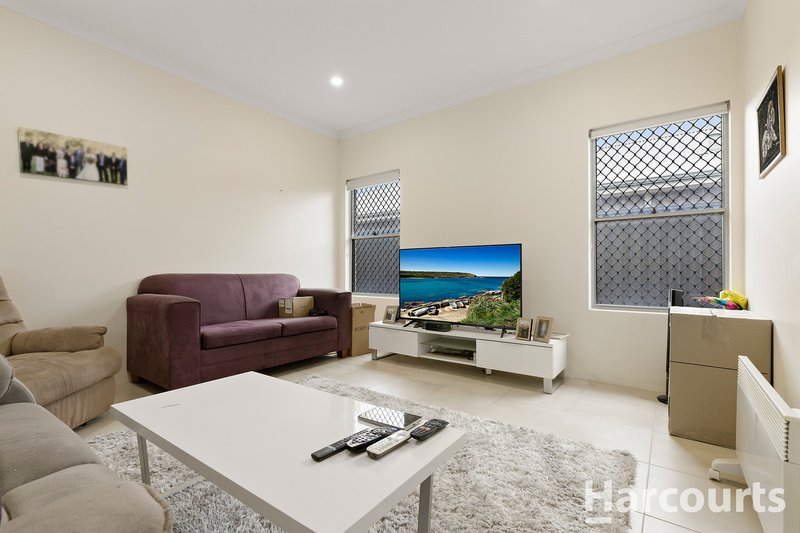 Photo - 26 Whimbrel Crescent, Coodanup WA 6210 - Image 9