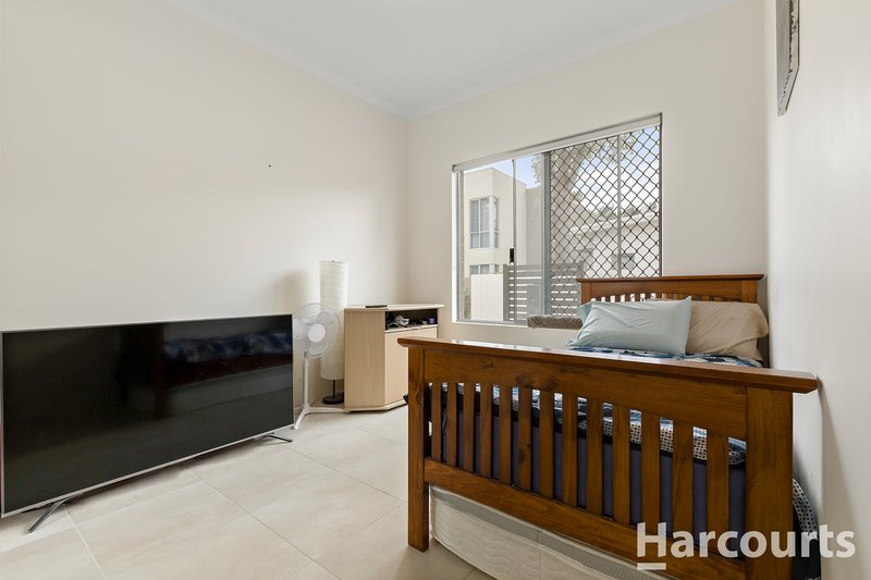 Photo - 26 Whimbrel Crescent, Coodanup WA 6210 - Image 10