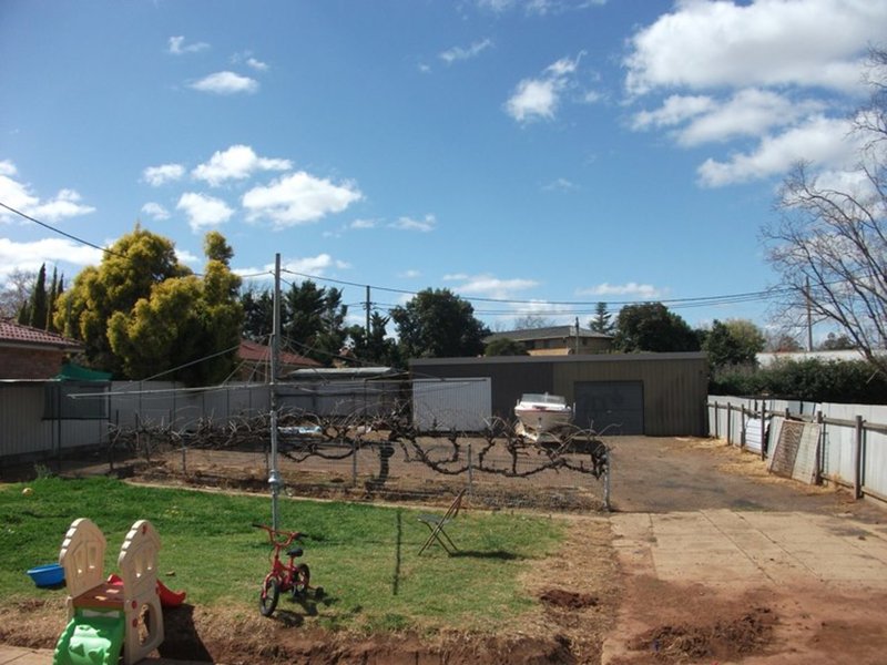 Photo - 26 Willandra Avenue, Griffith NSW 2680 - Image 2