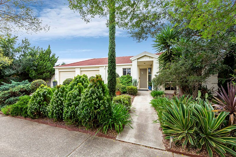 Photo - 26 Willowgreen Way, Point Cook VIC 3030 - Image 2