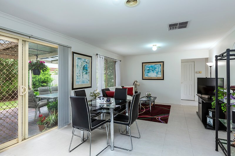 Photo - 26 Willowgreen Way, Point Cook VIC 3030 - Image 5