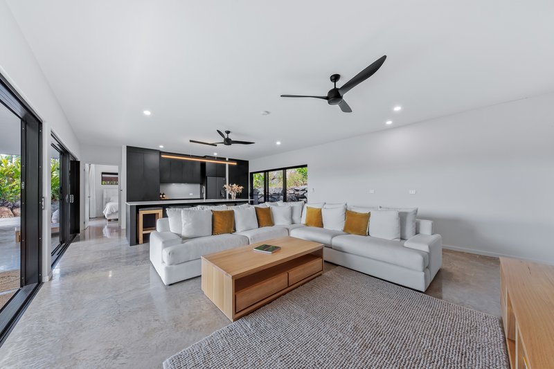 Photo - 26 Wills Court, Cannonvale QLD 4802 - Image 3