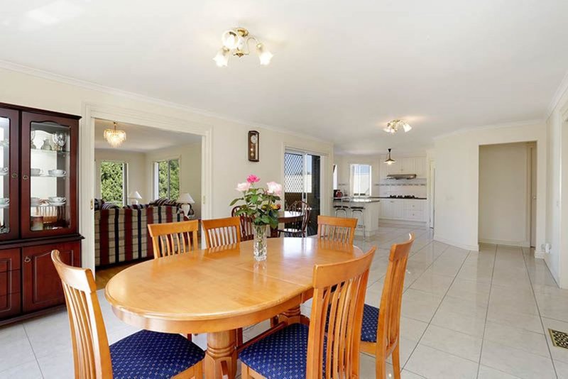 Photo - 26 Wilson Road, Glen Waverley VIC 3150 - Image 6