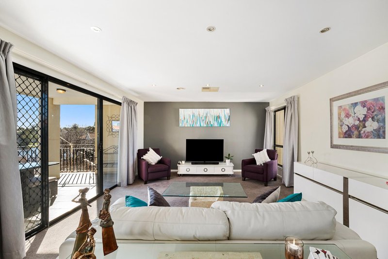 Photo - 26 Winarlia Lane, Gungahlin ACT 2912 - Image 3