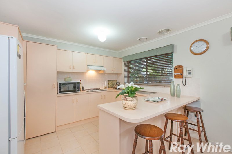 Photo - 2/6 Windeatt Close, Mill Park VIC 3082 - Image 3