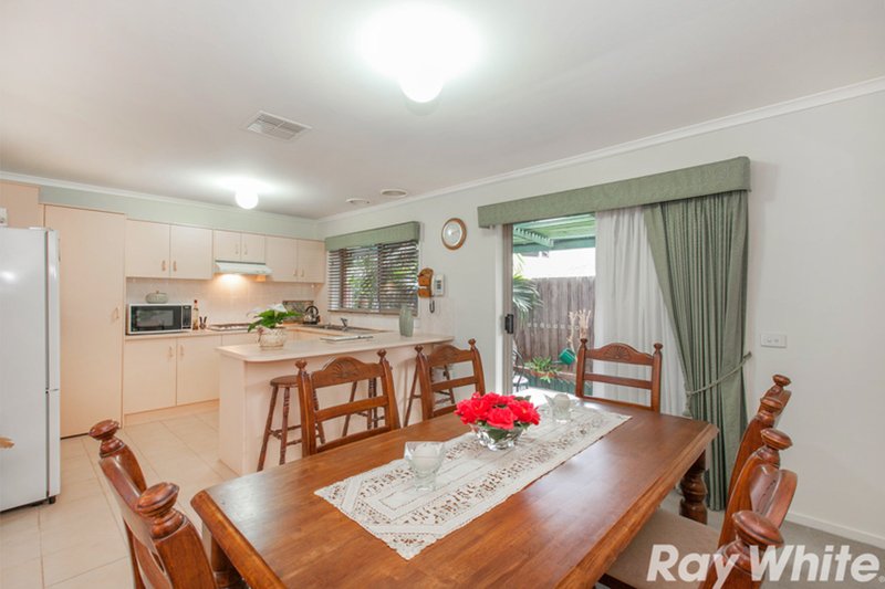 Photo - 2/6 Windeatt Close, Mill Park VIC 3082 - Image 4