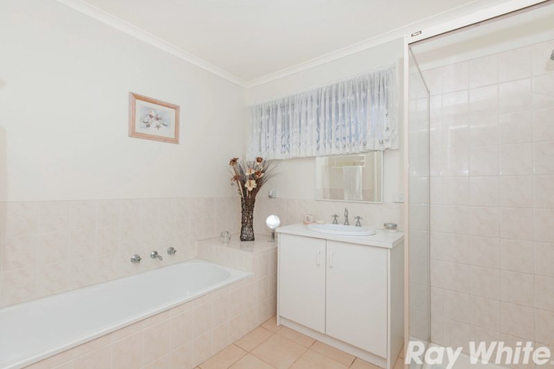 Photo - 2/6 Windeatt Close, Mill Park VIC 3082 - Image 6