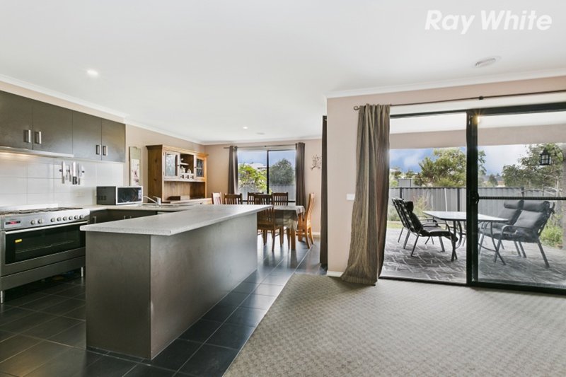 Photo - 26 Windermere Boulevard, Pakenham VIC 3810 - Image 4