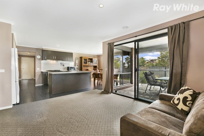 Photo - 26 Windermere Boulevard, Pakenham VIC 3810 - Image 5