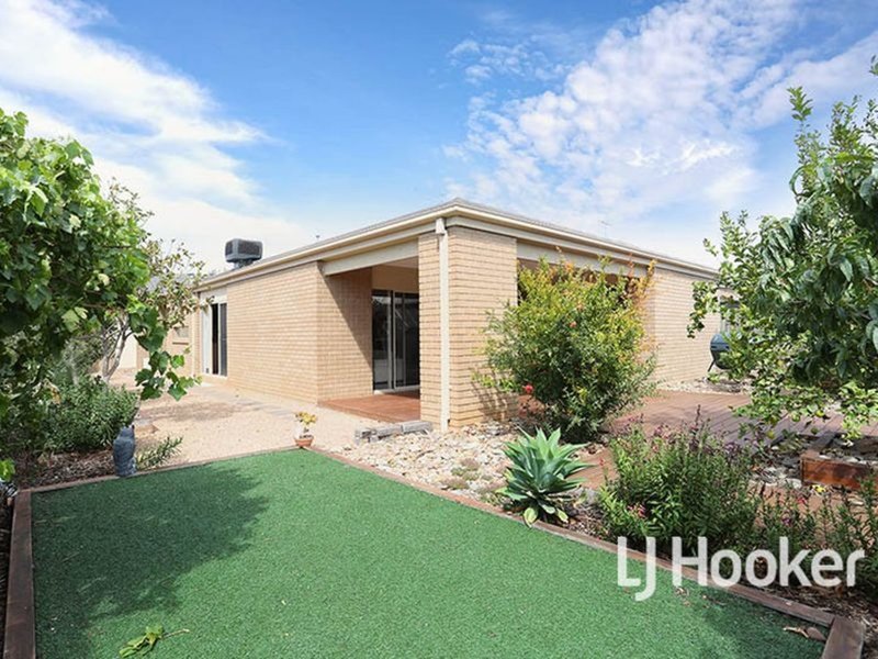 Photo - 26 Windorah Drive, Point Cook VIC 3030 - Image 10