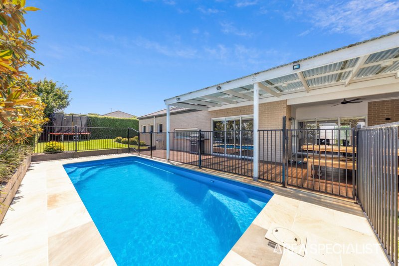 Photo - 26 Winneke Way, Pakenham VIC 3810 - Image 8