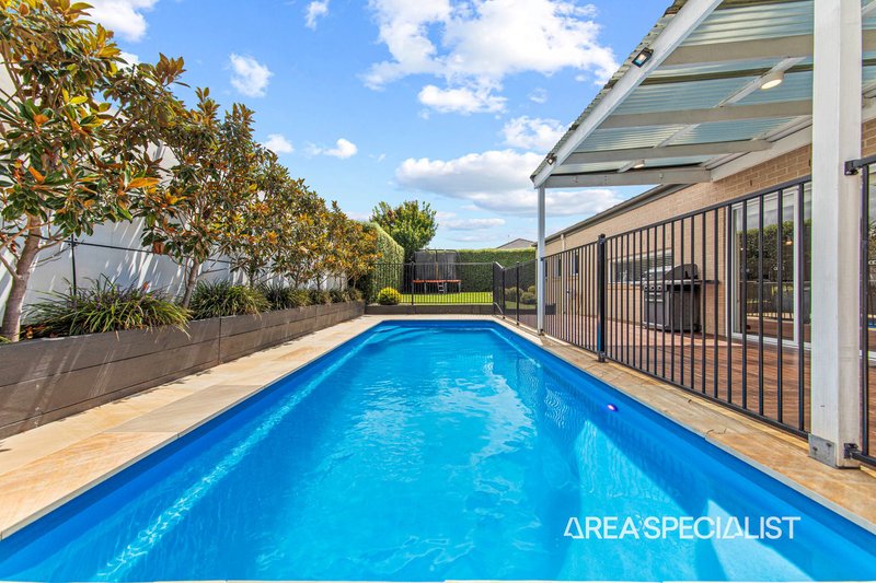 Photo - 26 Winneke Way, Pakenham VIC 3810 - Image 11