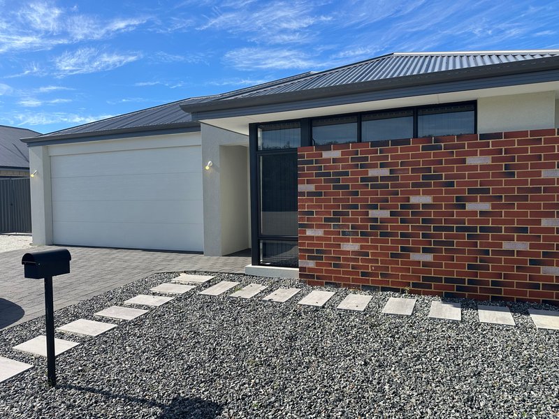 Photo - 26 Wolgan Loop, Wellard WA 6170 - Image 2