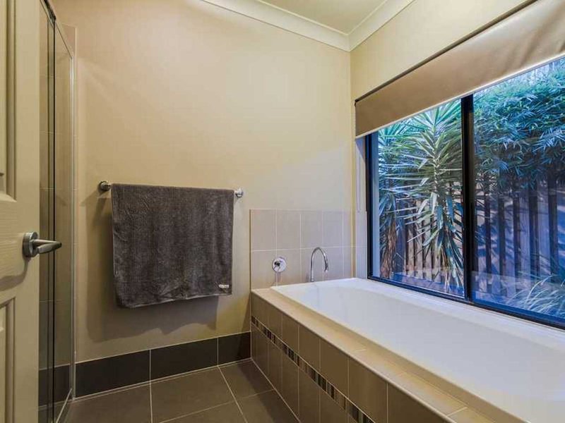 Photo - 26 Worchester Terrace, Reedy Creek QLD 4227 - Image 14