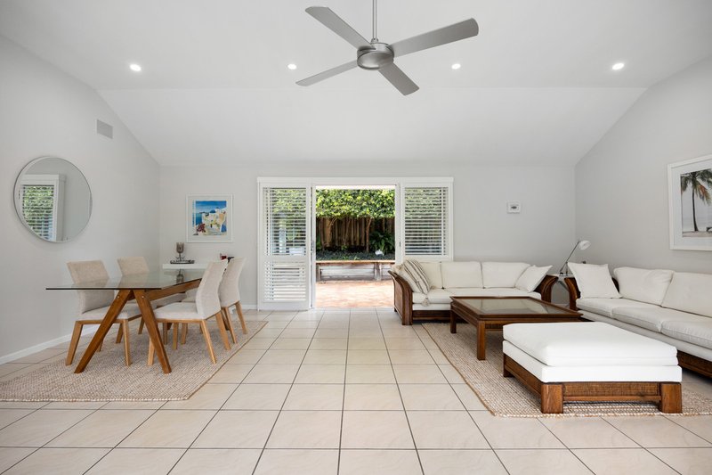 Photo - 26 Wyona Drive, Noosa Heads QLD 4567 - Image 8