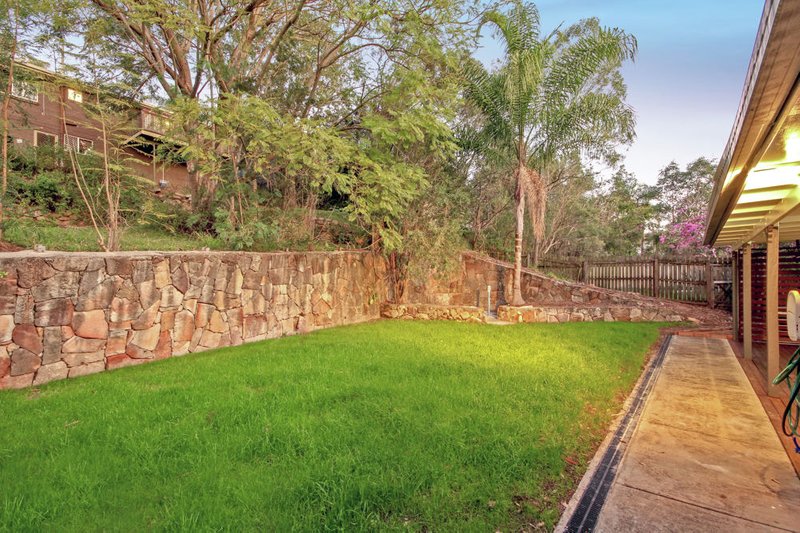 Photo - 26 Yathong Court, Arana Hills QLD 4054 - Image 14