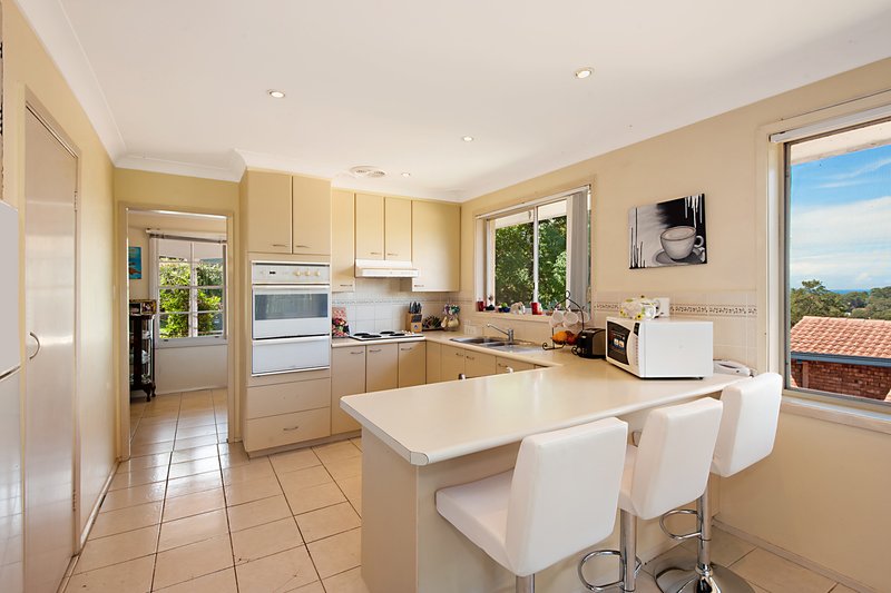 Photo - 26 Yeramba Crescent, Terrigal NSW 2260 - Image 2