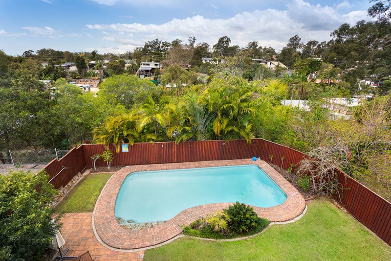 Photo - 26 Yingally Drive, Arana Hills QLD 4054 - Image 3