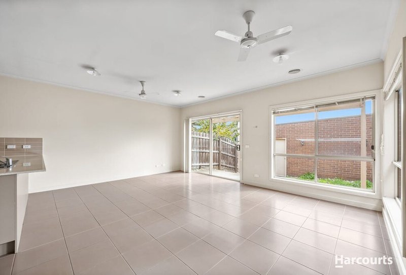 Photo - 26 Zinnober Gardens, Epping VIC 3076 - Image 5