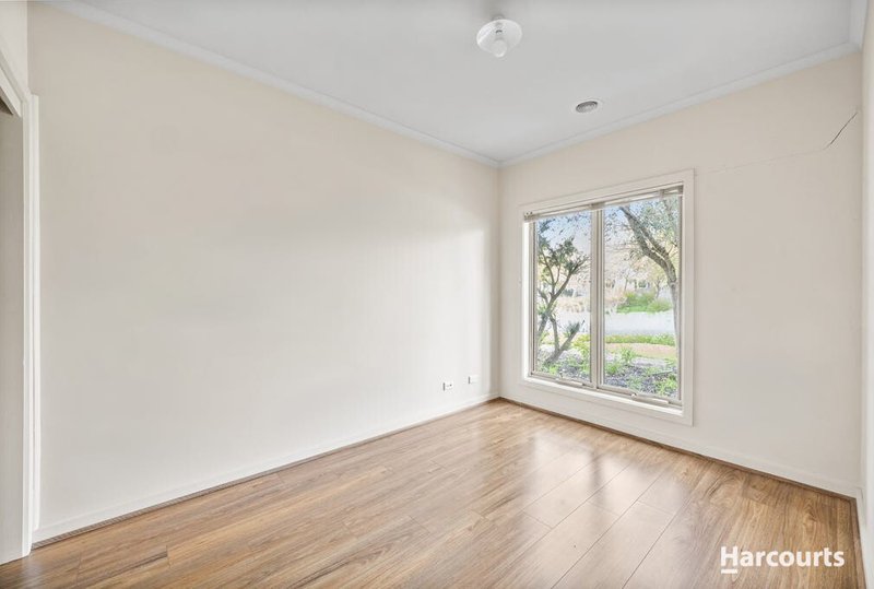 Photo - 26 Zinnober Gardens, Epping VIC 3076 - Image 8