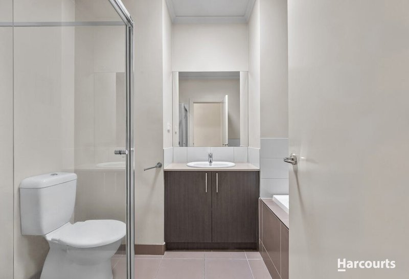 Photo - 26 Zinnober Gardens, Epping VIC 3076 - Image 9