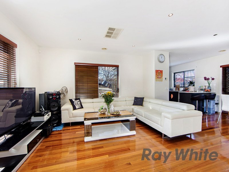 Photo - 2/60 Bent Street, St Albans VIC 3021 - Image 2