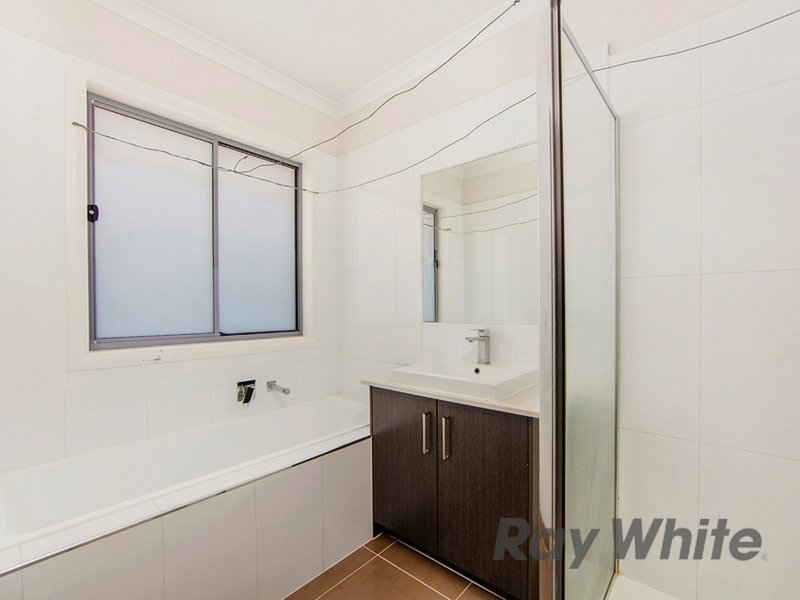 Photo - 2/60 Bent Street, St Albans VIC 3021 - Image 5