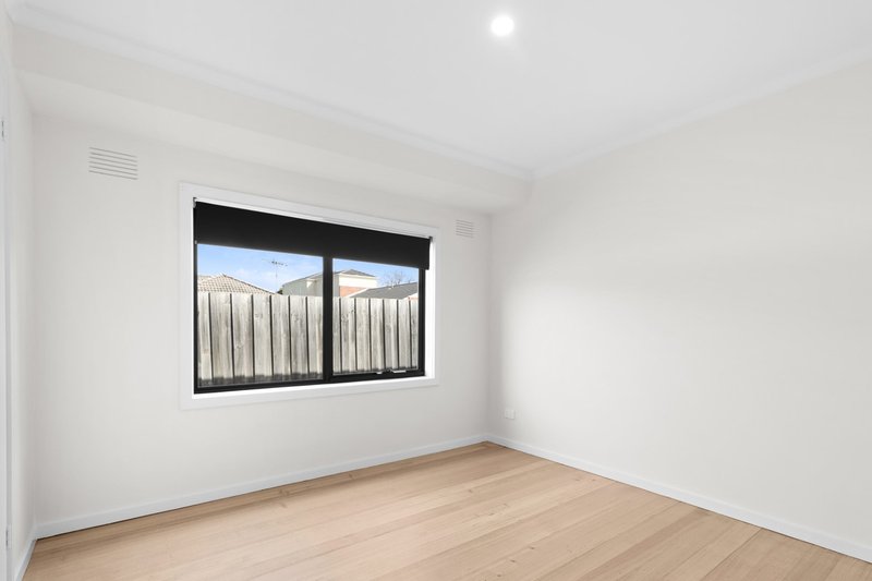 Photo - 2/60 Buckley Street, Noble Park VIC 3174 - Image 5