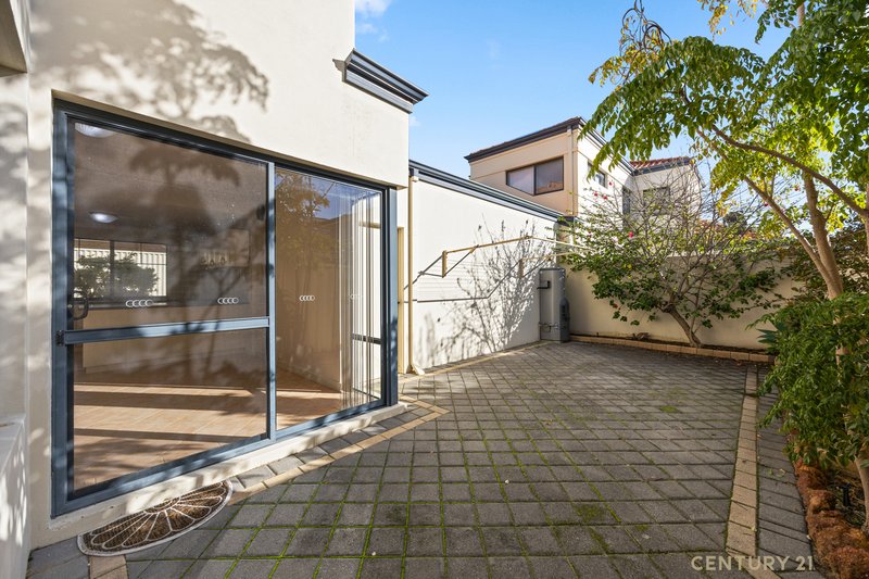Photo - 2/60 Sandgate Street, South Perth WA 6151 - Image 17