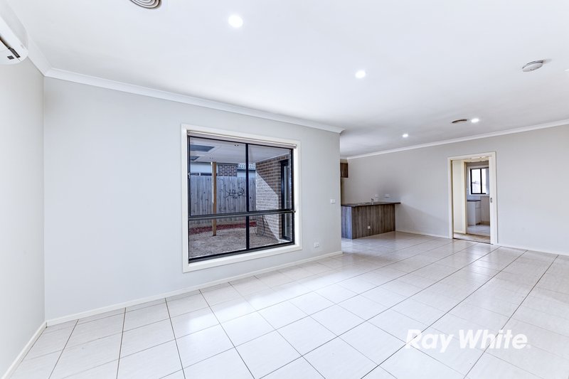 Photo - 2/60 Toritta Way, Truganina VIC 3029 - Image 6