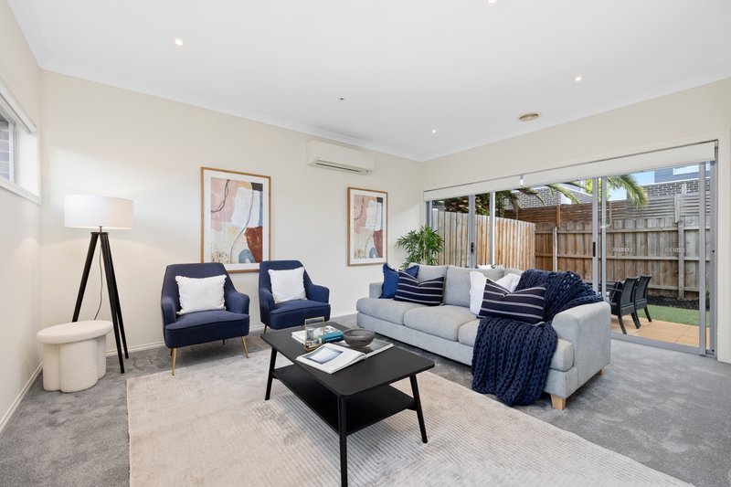 Photo - 2/60 Wilson Street, Cheltenham VIC 3192 - Image 2