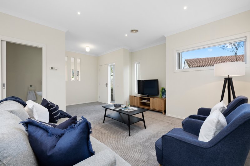 Photo - 2/60 Wilson Street, Cheltenham VIC 3192 - Image 4