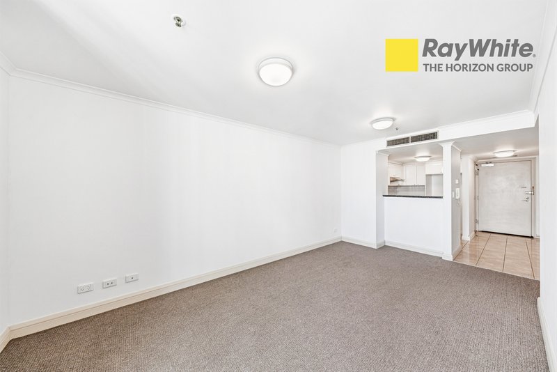 Photo - 2602/348-354 Sussex Street, Sydney NSW 2000 - Image 5