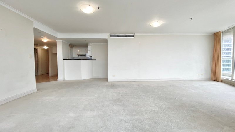 Photo - 2603/348-352 Sussex Street, Sydney NSW 2000 - Image 11