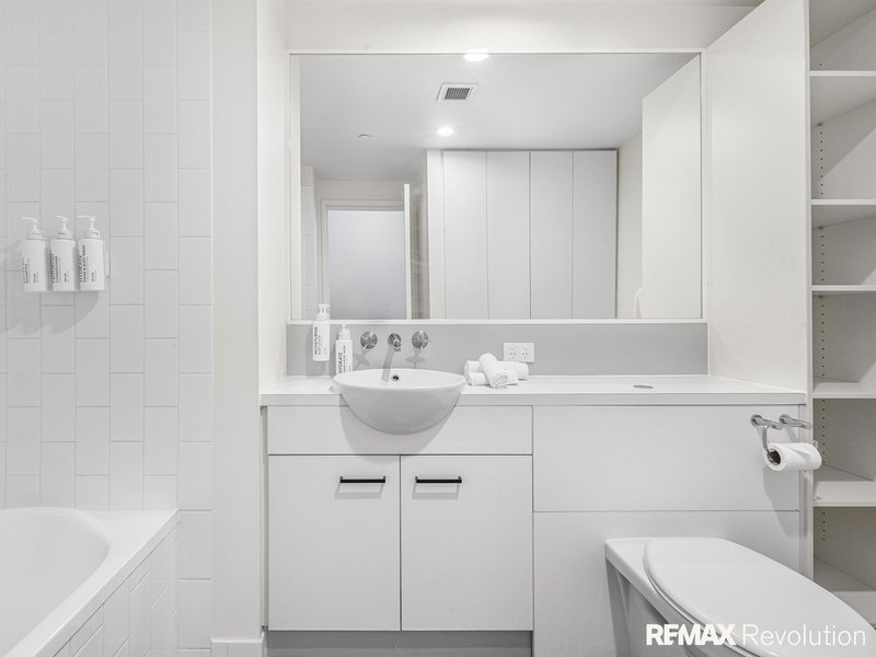 Photo - 2605/212 Margaret Street, Brisbane City QLD 4000 - Image 5