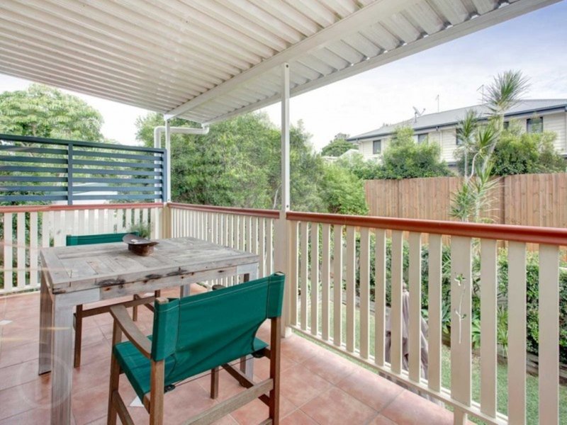 Photo - 2/61 Hedley Avenue, Nundah QLD 4012 - Image 11