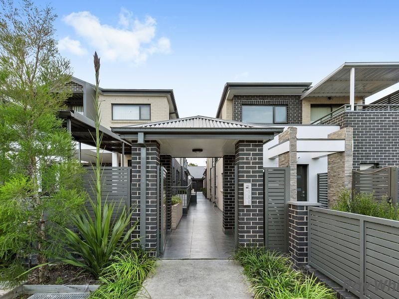 Photo - 2/61 Irrigation Road, South Wentworthville NSW 2145 - Image 1