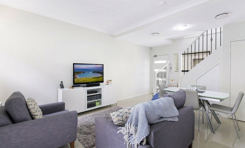 Photo - 2/61 Irrigation Road, South Wentworthville NSW 2145 - Image 2