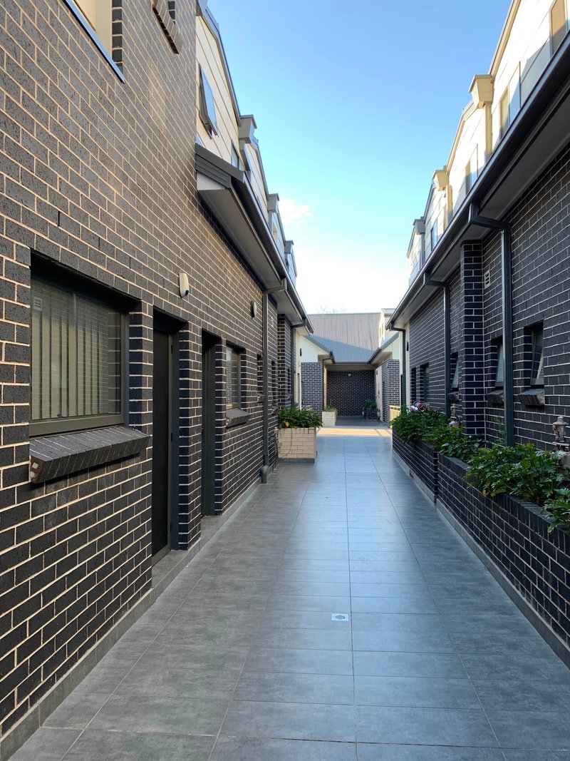 Photo - 2/61 Irrigation Road, South Wentworthville NSW 2145 - Image 5