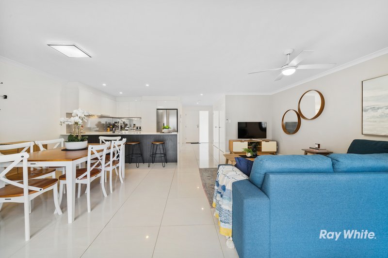 Photo - 26/105-109 Barbaralla Drive, Springwood QLD 4127 - Image 4