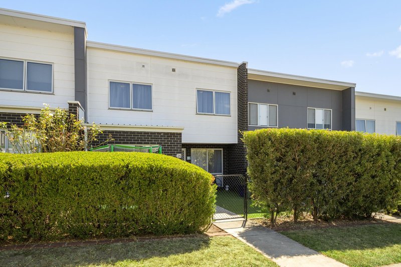 26/11 Castan Street, Coombs ACT 2611