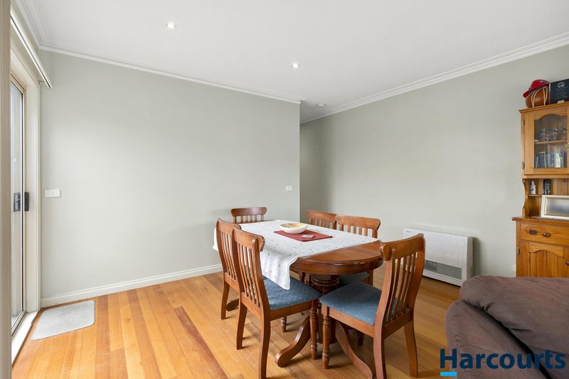 Photo - 2/615A Skipton Street, Redan VIC 3350 - Image 3